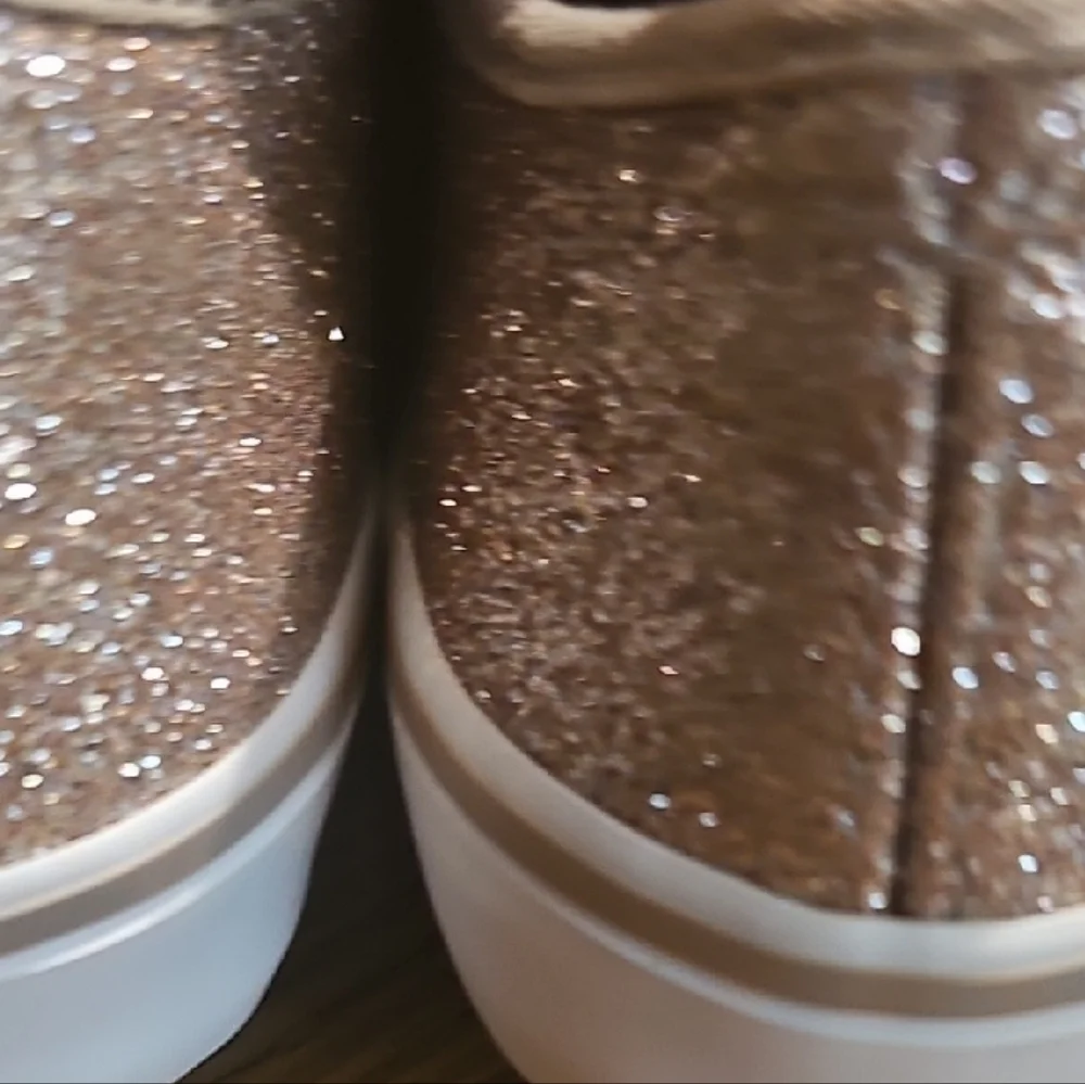 Old Navy NWT Girls Gold Glitter Sneakers Size 1
